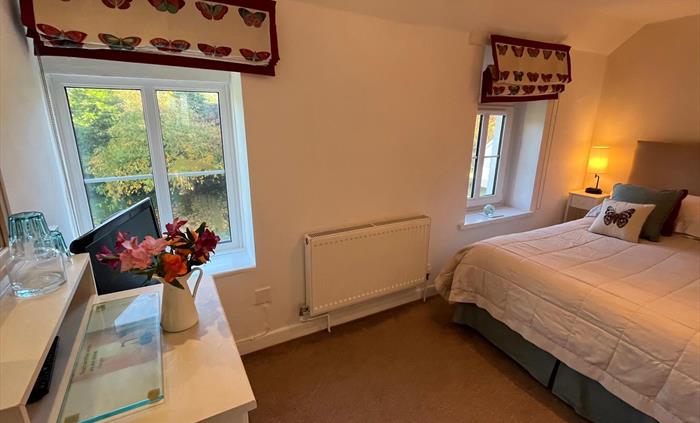 Foxes reach double bedroom with 4ft 6 bed, lamps are chargers for your phones, TV, garden view.